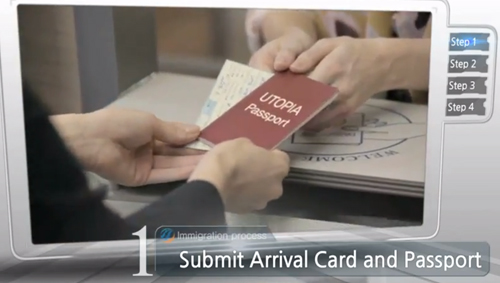 入国カード（ARRlVAL CARD）とパスポートを提出